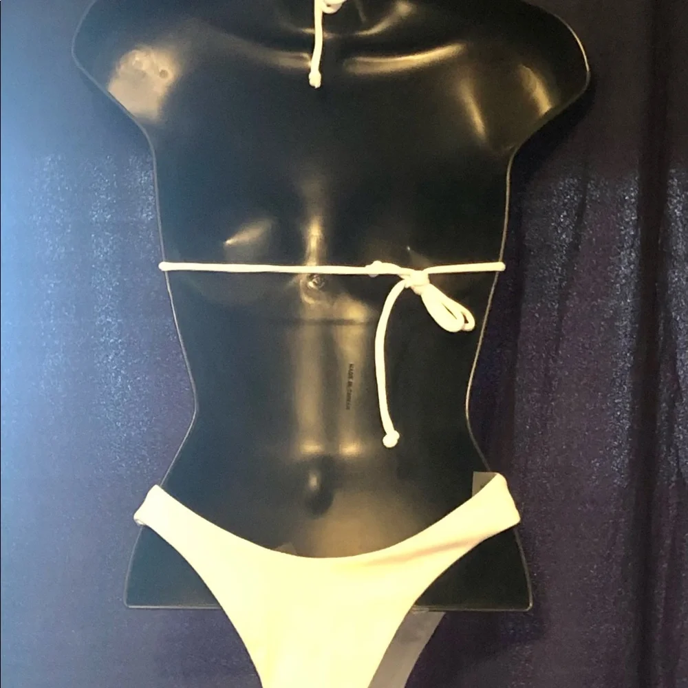 White Bikini - Picture 4 of 6